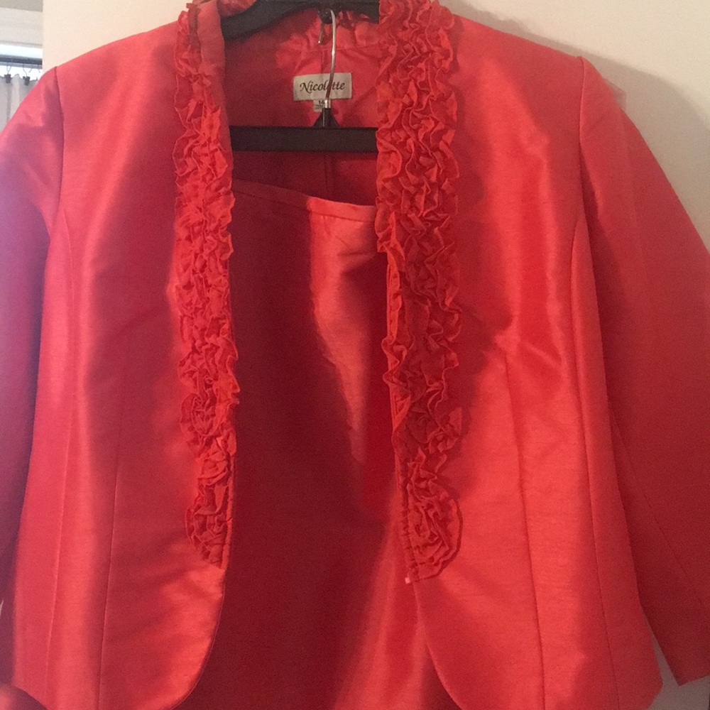 Suit - Picture 1 of 3